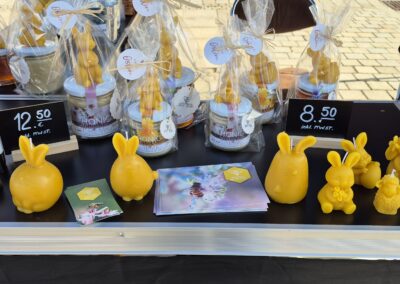 Bunte Kerzen und Dekorationsartikel